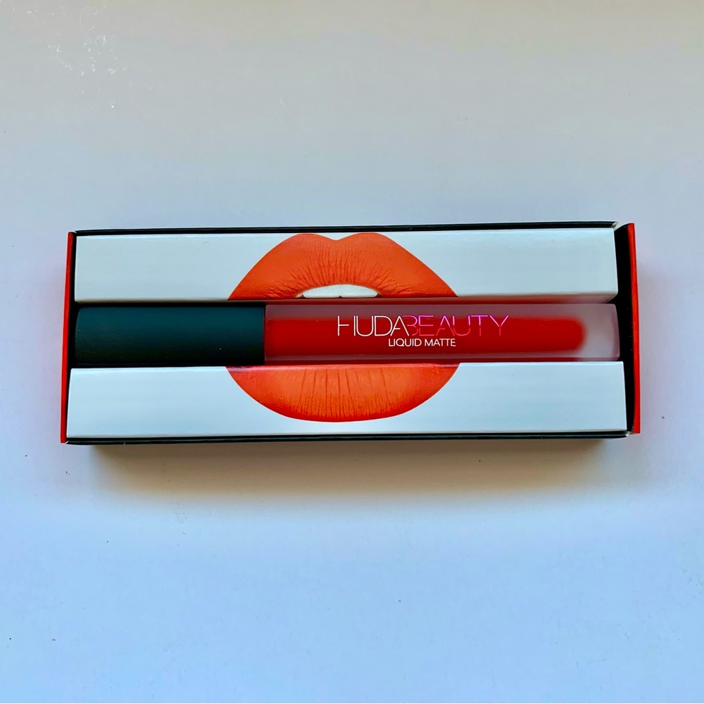 Limited Edition Huda Beauty “Alluring” matte lipstick 💄!! - Picture 2 of 7